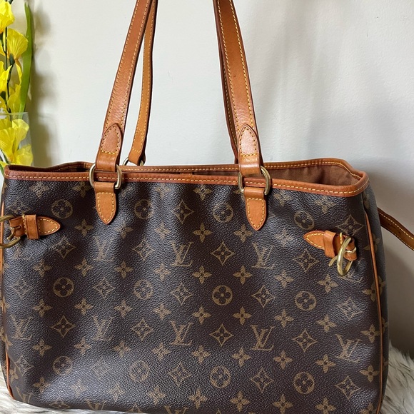 Louis Vuitton Handbags - Batignoles in monogram.
